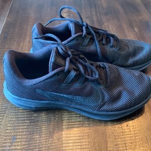 Nike sneakers 7.5